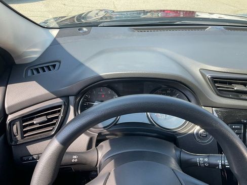 Used 2020 Nissan Rogue Sport SV image 26