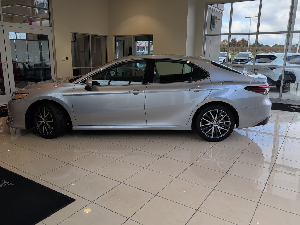 Used 2023 Toyota Camry XLE FWD image 2