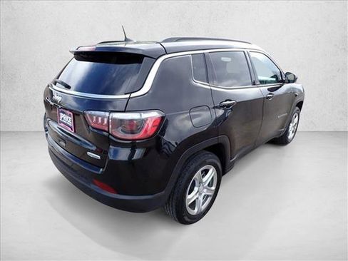 Used 2024 Jeep Compass Latitude AWD/4WD image 4