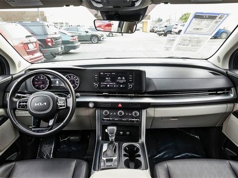 Used 2024 Kia Carnival LX image 13
