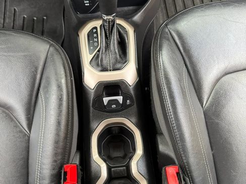 Used 2016 Jeep Renegade Limited image 26