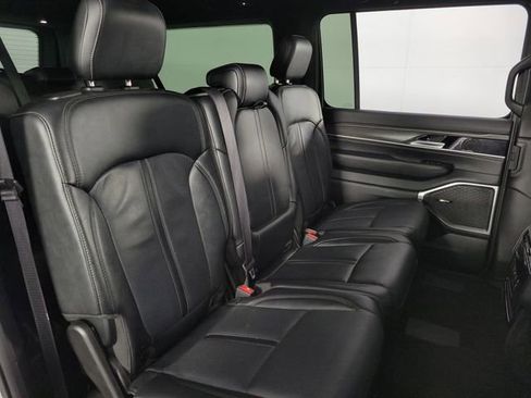 Used 2024 Jeep Wagoneer L Series II w/ Flexible Seating Group AWD/4WD image 16