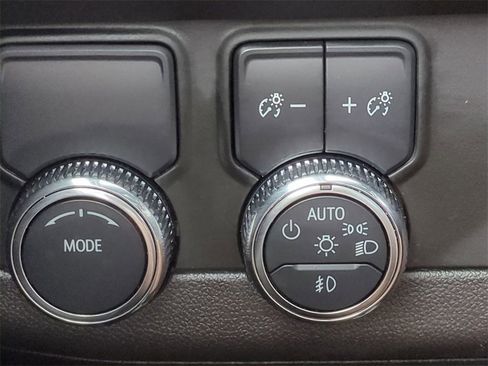 Used 2024 GMC Yukon XL SLT image 30