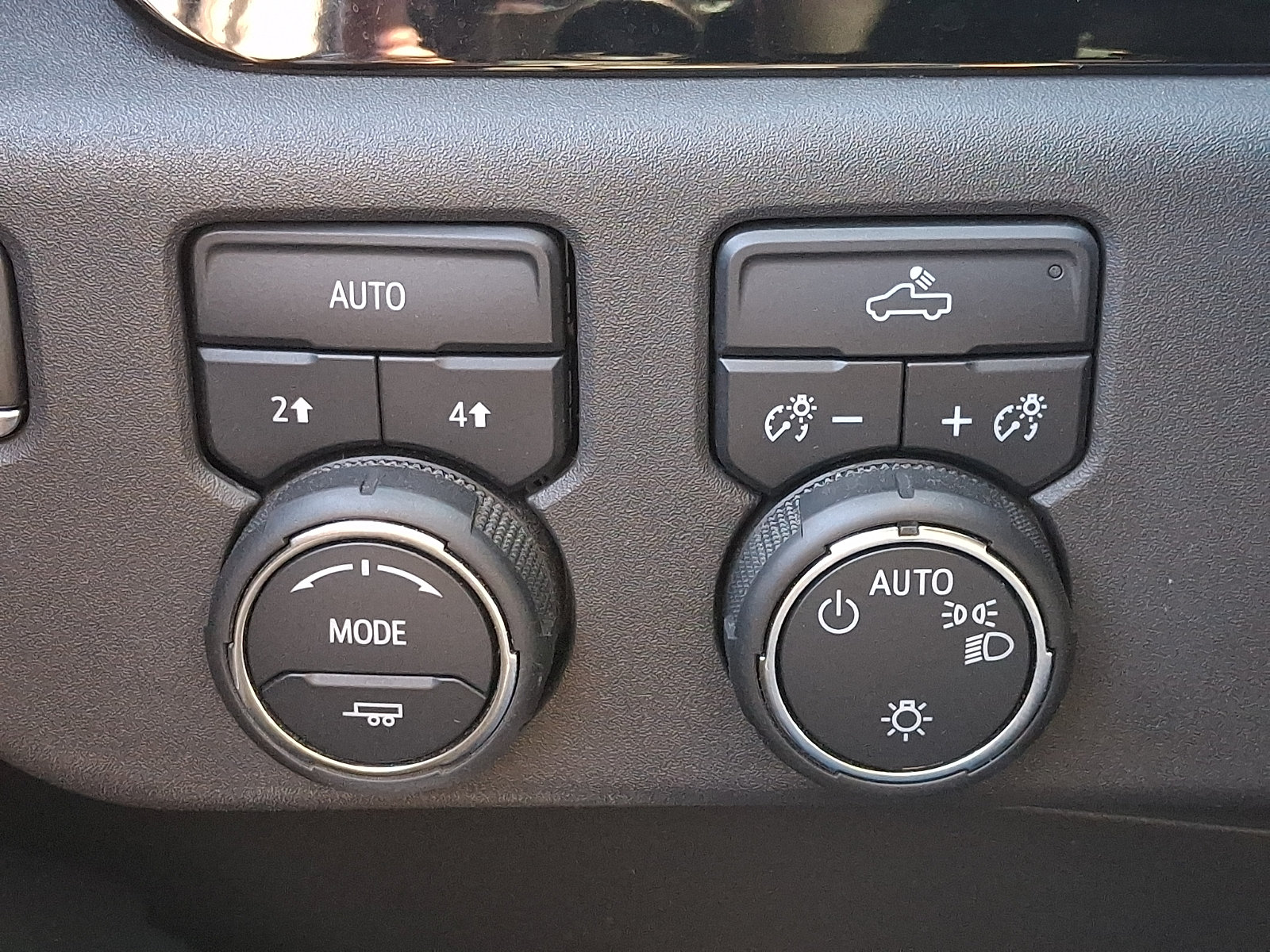 Certified 2024 Chevrolet Silverado 1500 LT AWD/4WD image 24