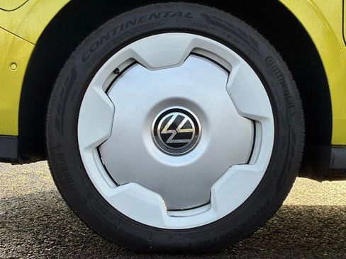 Used 2025 Volkswagen ID. Buzz 1st Edition image 9