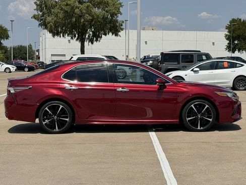Used 2018 Toyota Camry XSE FWD image 3