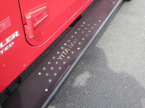 Used 2010 Jeep Wrangler Unlimited Sport AWD/4WD image 30