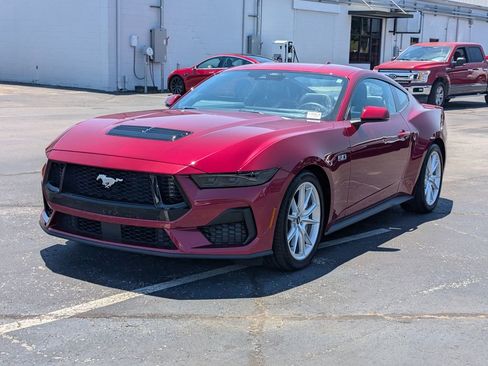 Used 2025 Ford Mustang GT Premium RWD image 3