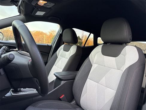 Used 2024 Chevrolet Trax RS w/ Driver Confidence Package image 18