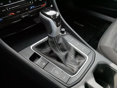 Certified 2025 Volkswagen Jetta S image 24