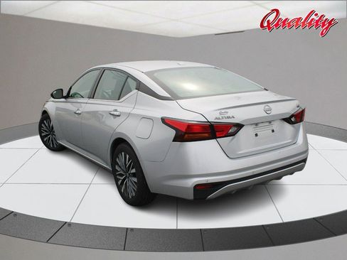 Used 2024 Nissan Altima 2.5 SV image 5