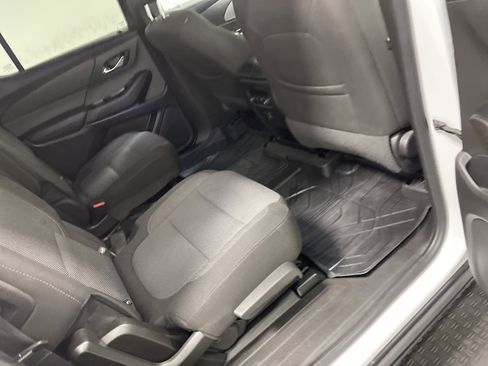 Used 2023 Chevrolet Traverse LT FWD image 25