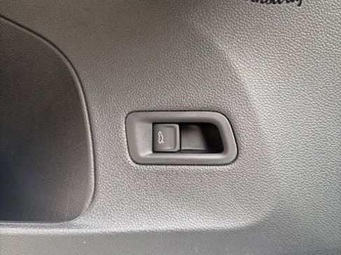 New 2026 Volkswagen Tiguan SEL R-Line image 18