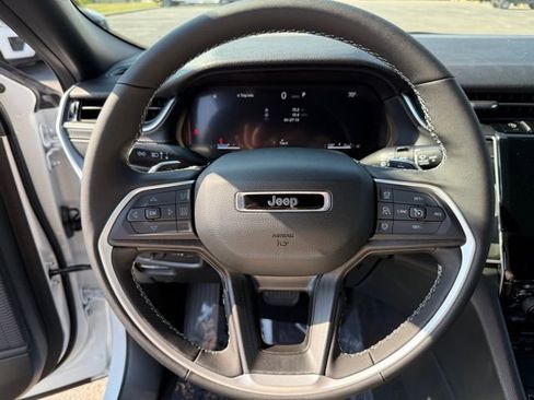 New 2025 Jeep Grand Cherokee Altitude image 15