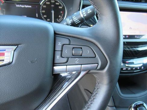 Used 2025 Cadillac XT6 Premium Luxury image 18