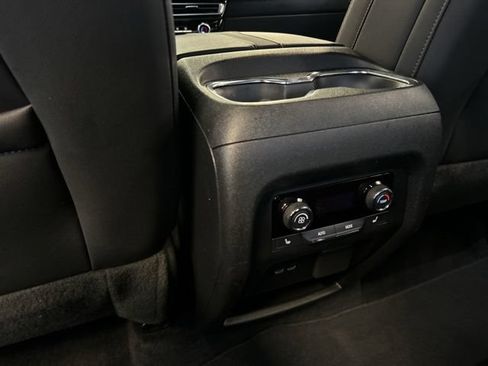 Used 2024 Chevrolet Traverse RS AWD/4WD image 23