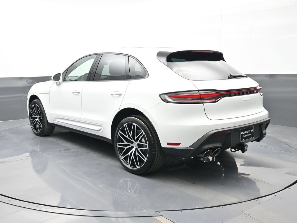 Certified 2026 Porsche Macan AWD/4WD image 3