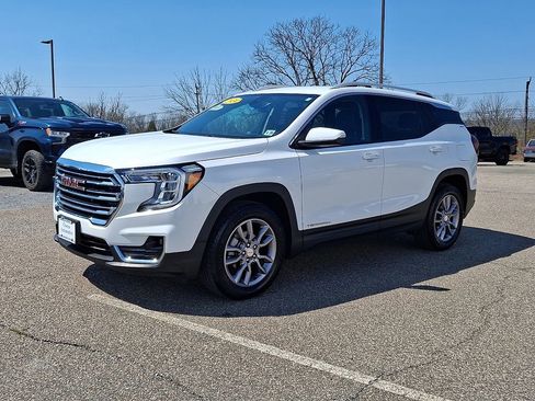 Used 2024 GMC Terrain SLT AWD/4WD image 6