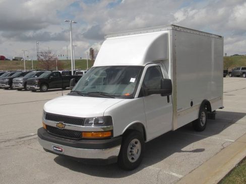 New 2024 Chevrolet Express 3500 w/ Power Convenience Package image 6