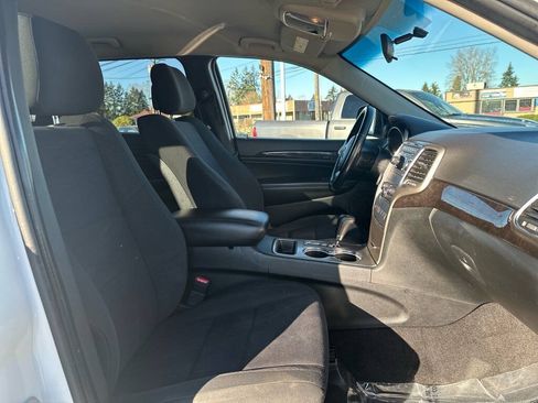 Used 2011 Jeep Grand Cherokee Laredo AWD/4WD image 26