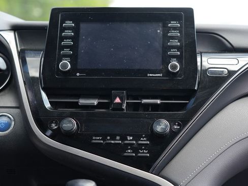 Used 2021 Toyota Camry SE w/ Cold Weather Package FWD image 13