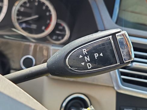 Used 2010 Mercedes-Benz E 350 4MATIC Sedan image 31