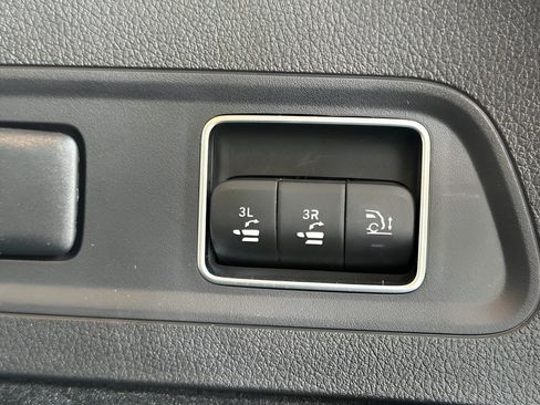 Used 2024 Mercedes-Benz GLS 450 4MATIC image 49
