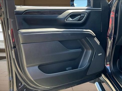 Used 2022 Chevrolet Tahoe Z71 w/ Luxury Package AWD/4WD image 23