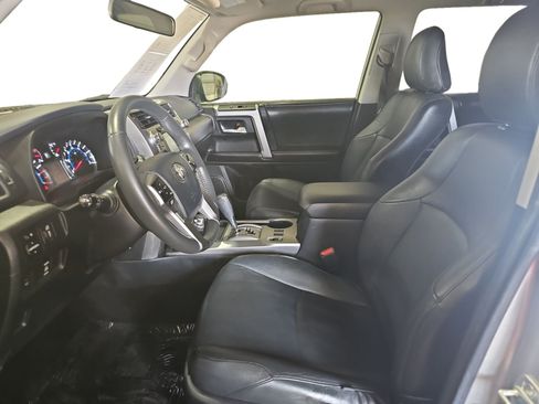 Used 2016 Toyota 4Runner SR5 AWD/4WD image 10