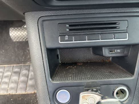 Used 2016 Volkswagen Tiguan S image 19