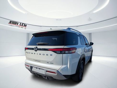Used 2023 Nissan Pathfinder SL w/ SL Premium Package image 3