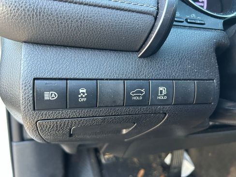 Used 2019 Toyota Camry SE image 18