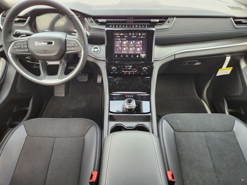 New 2025 Jeep Grand Cherokee L Altitude image 18