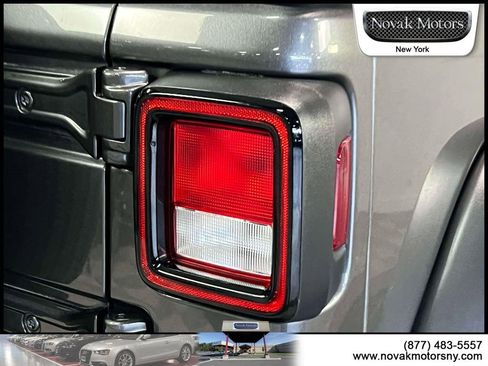 Used 2022 Jeep Wrangler Unlimited Sport AWD/4WD image 11