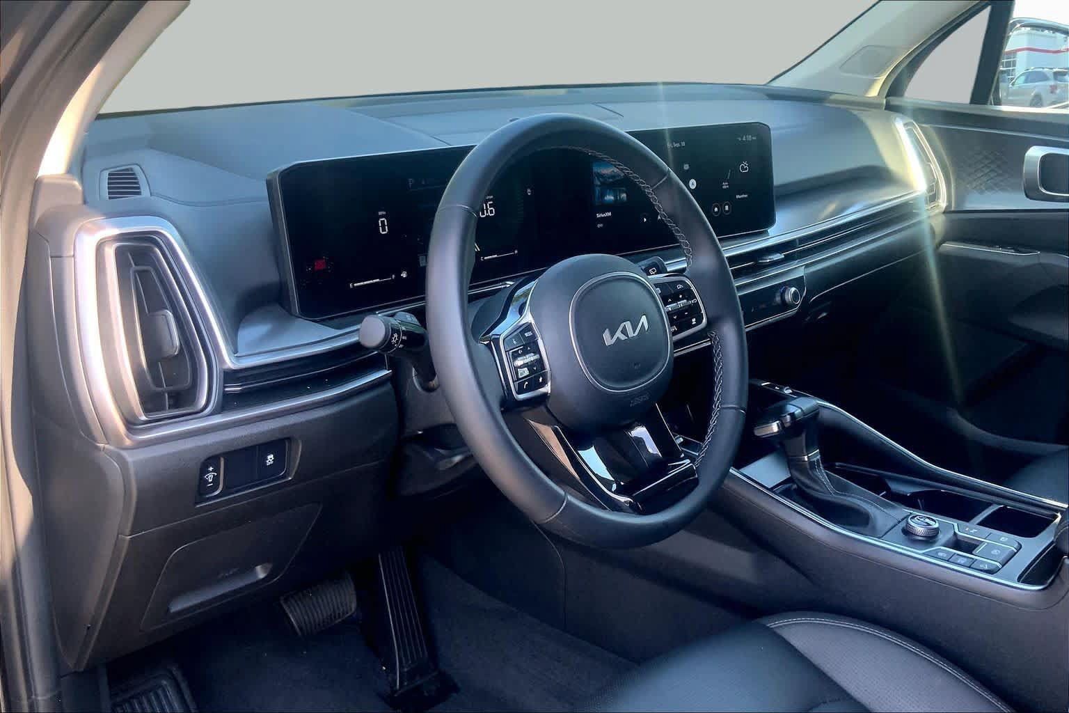 Used 2024 Kia Sorento S FWD image 16