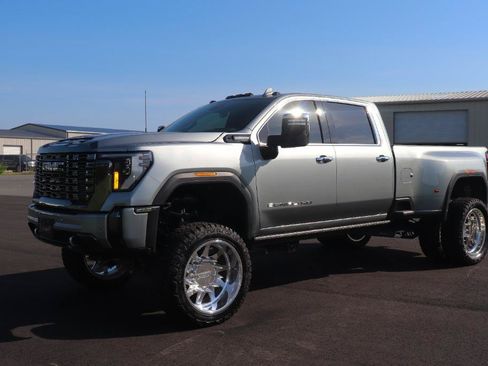 Used 2024 GMC Sierra 3500 Denali Ultimate AWD/4WD image 2