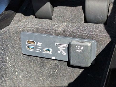 Used 2018 Land Rover Range Rover Velar R-Dynamic SE image 24