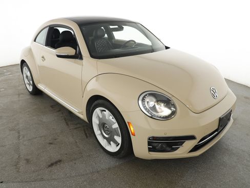 Used 2019 Volkswagen Beetle 2.0T image 5