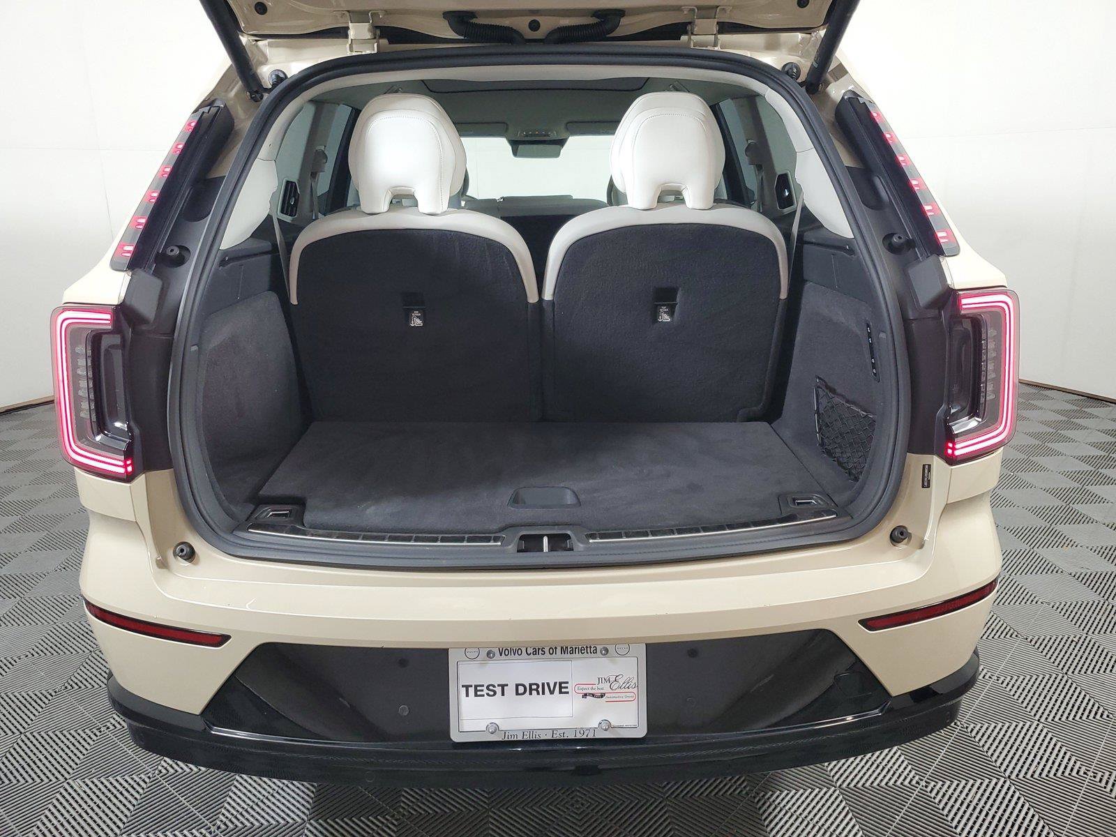 Certified 2025 Volvo EX90 Ultra AWD/4WD image 9