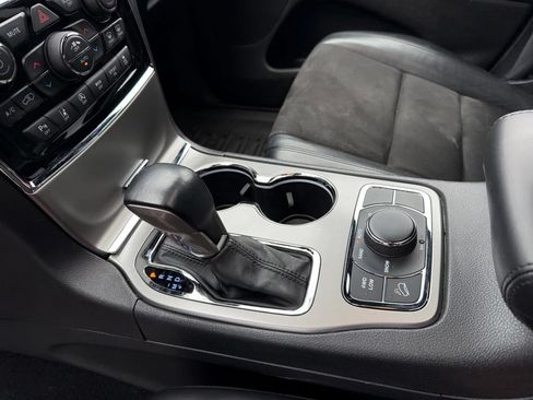 Used 2020 Jeep Grand Cherokee Laredo w/ Quick Order Package 2BN North AWD/4WD image 17