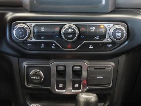 Used 2022 Jeep Wrangler Sport AWD/4WD image 33
