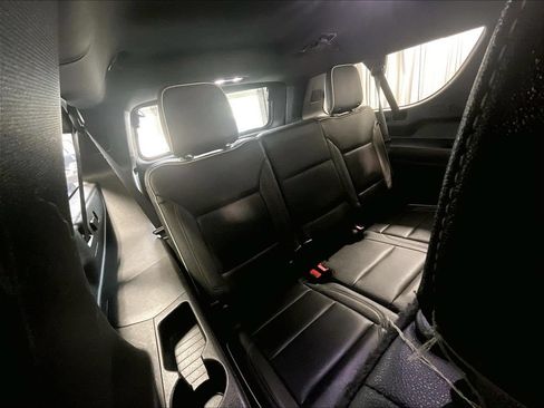 Used 2023 GMC Yukon XL SLT AWD/4WD image 17
