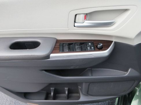 Used 2022 Toyota Sienna XLE AWD/4WD image 23