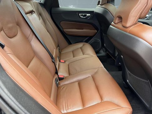 Certified 2024 Volvo XC60 B5 Plus w/ Protection Package Premier AWD/4WD image 29