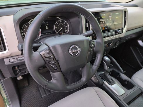 Certified 2025 Nissan Frontier SV w/ SV Convenience Package RWD image 16