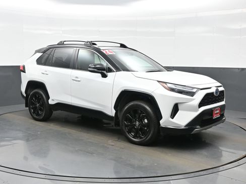 Used 2024 Toyota RAV4 XSE AWD/4WD image 8