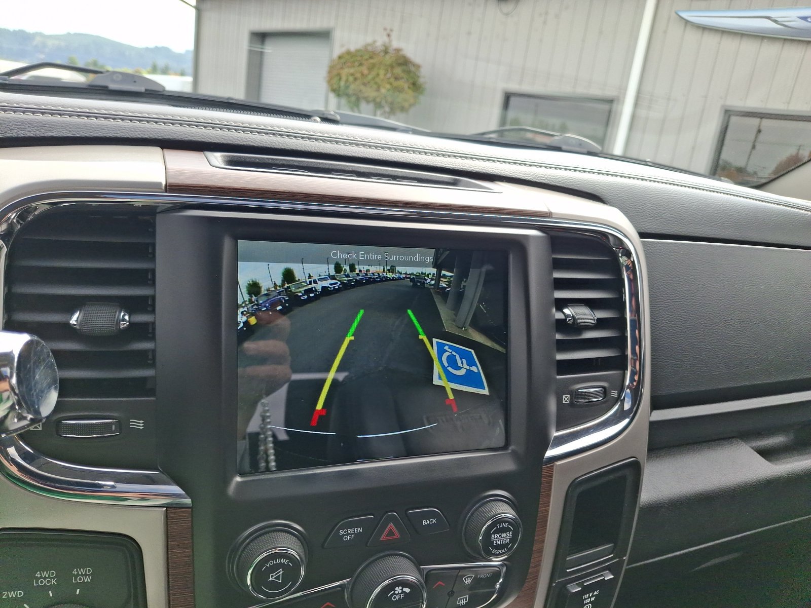 Used 2018 RAM 2500 Laramie w/ Convenience Group AWD/4WD image 17