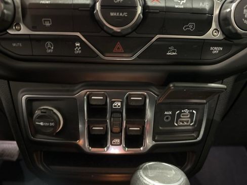 Used 2022 Jeep Wrangler Unlimited Sport image 24