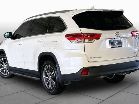 Used 2019 Toyota Highlander XLE FWD image 11