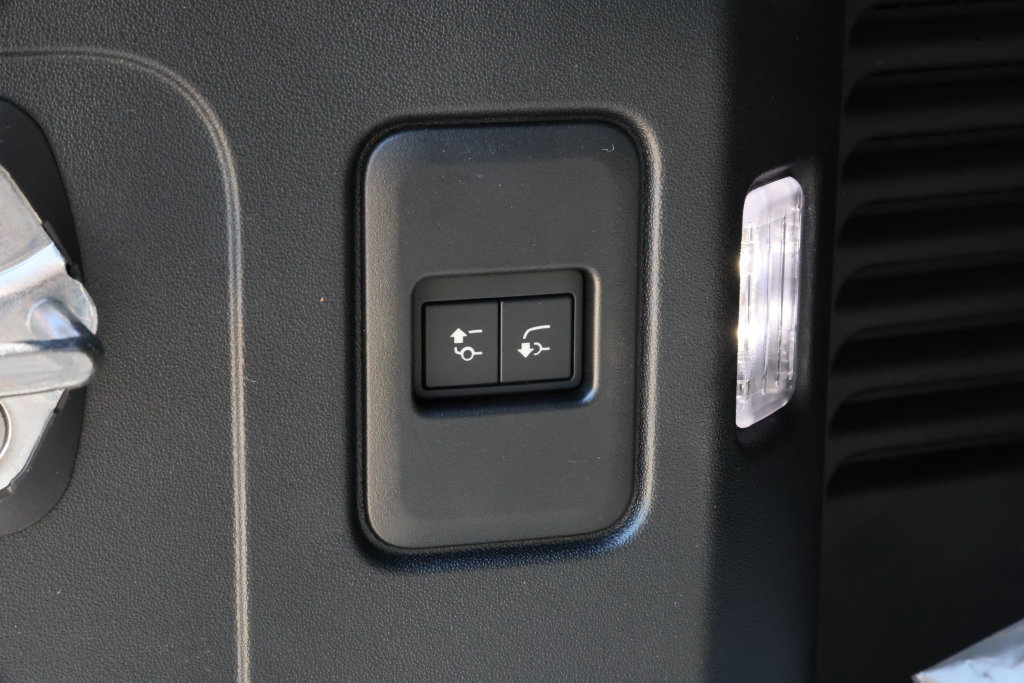 New 2026 Land Rover Defender 130 X-Dynamic SE AWD/4WD image 10